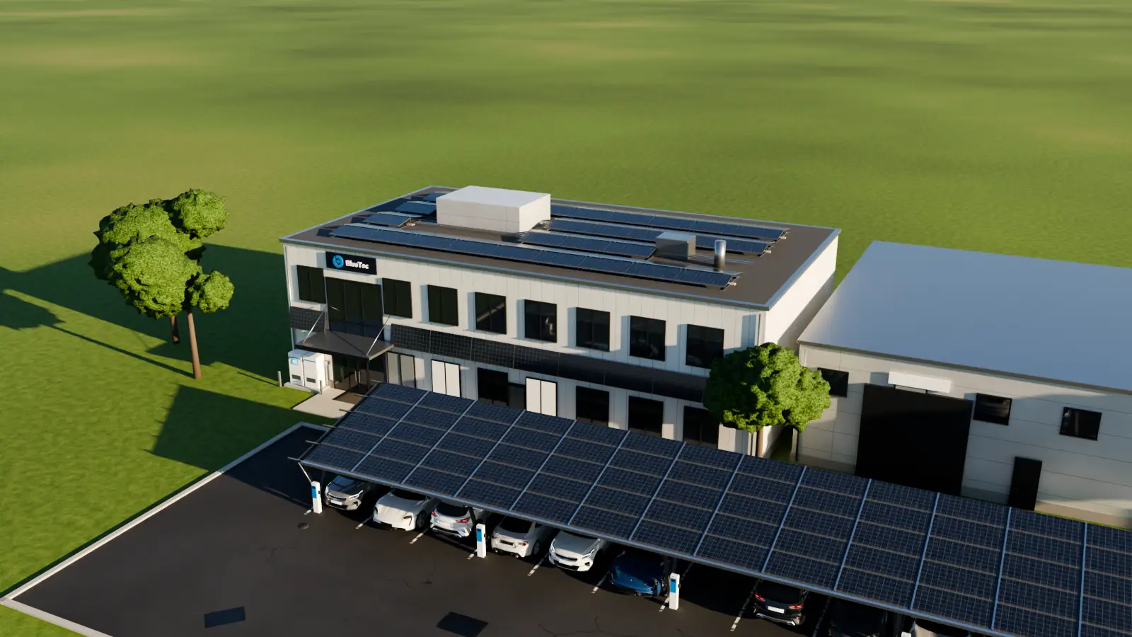 Kontorbygg med solceller på taket og på fasaden, carport med ladende biler og batteri utendørs ved inngangen, sett en tidlig morgen