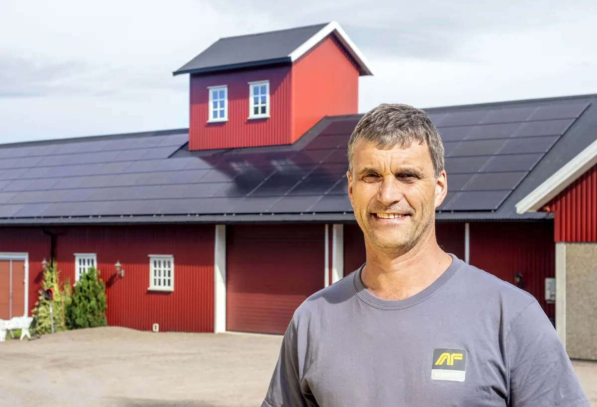 Sande gård: solceller på driftsbygningen